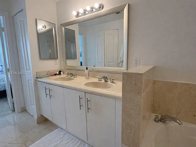7900 Harbor Island Dr #706 — Photo 22