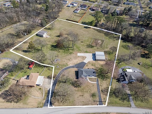 2nd image of 108 N Hardin Dr
