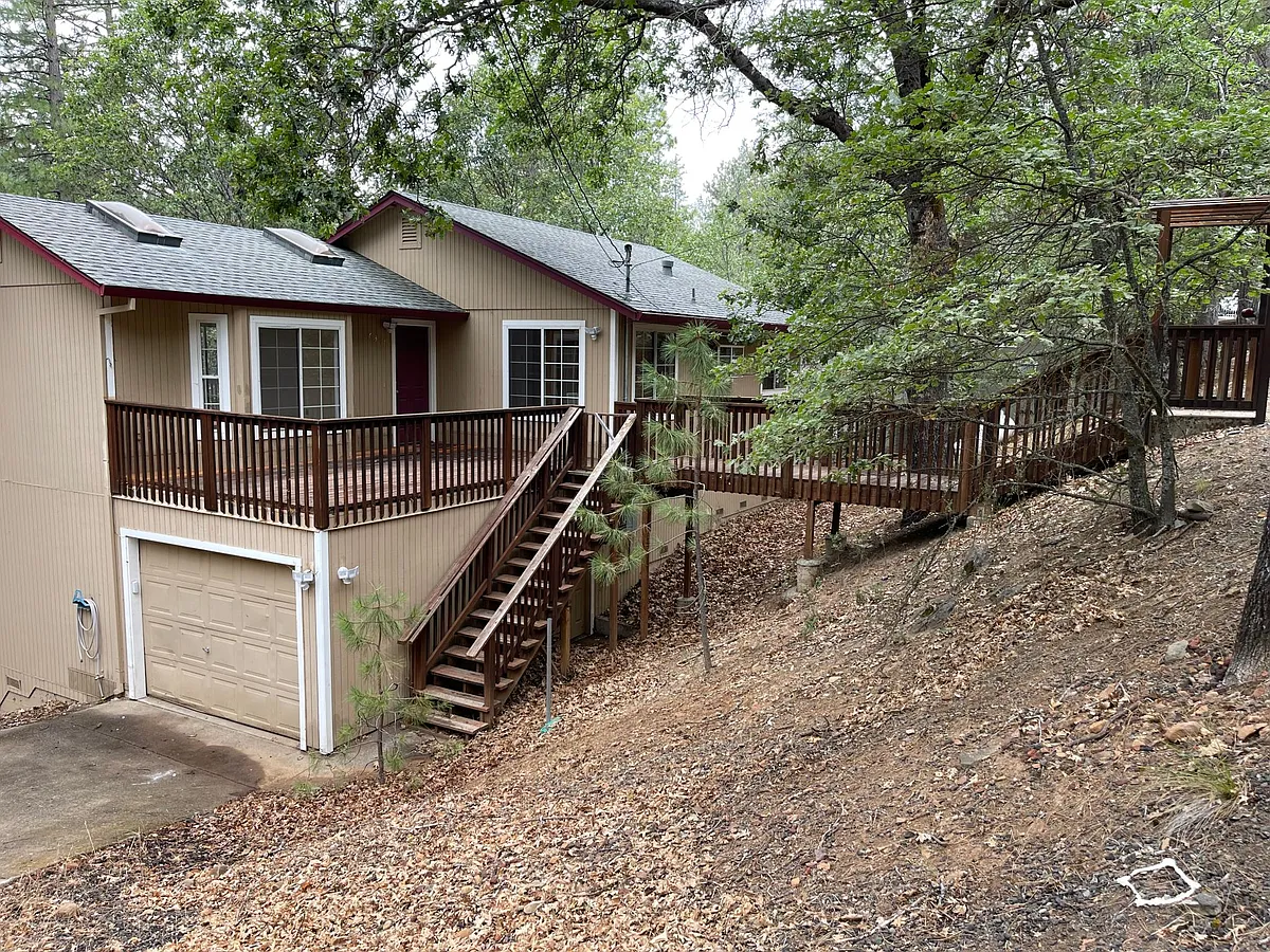 Building Photo - 16317 Ponderosa Dr