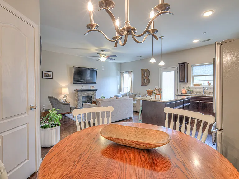 2013 Abbingdon Way — Photo 7