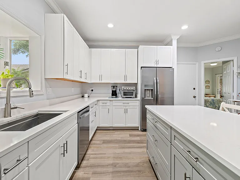 300 S Peppertree Dr — Photo 5