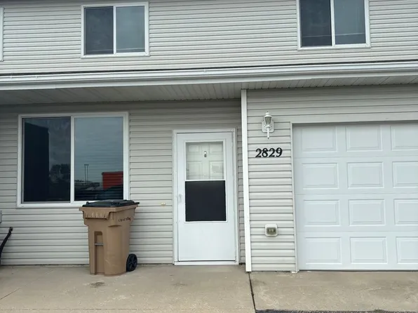 2829 N Broadway, Minot, ND 58703