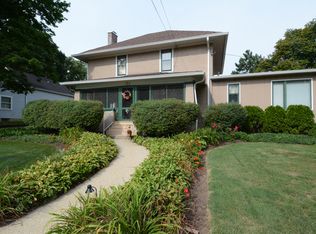 104 S Union St, Elgin, IL 60123