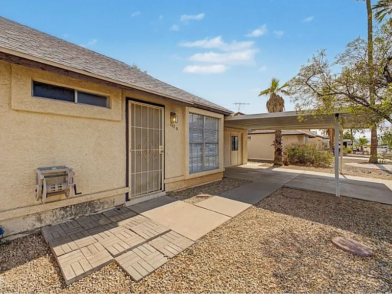 10719 W Vista Ave — Photo 4