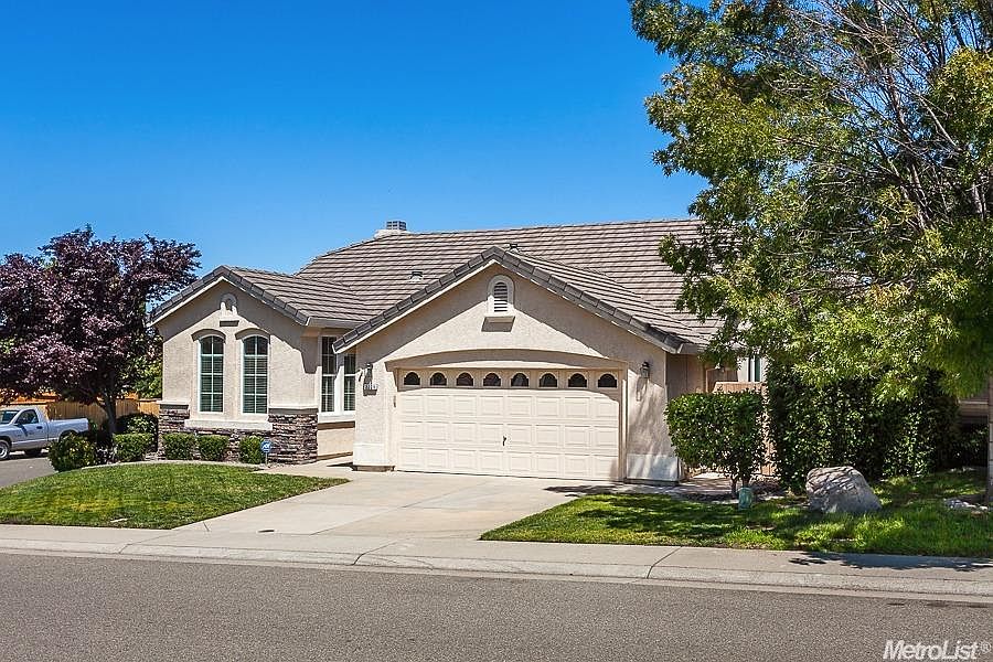 1st image of 2221 Misty Hollow Dr