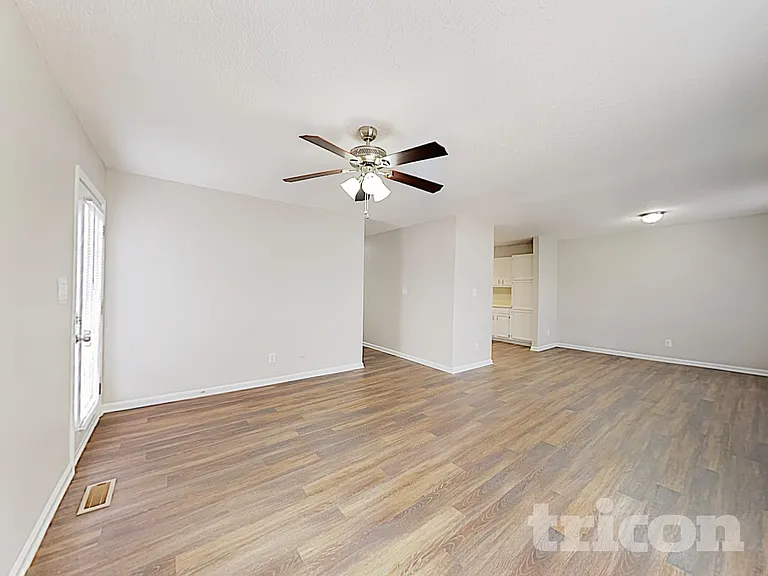 924 Pine Circle Dr — Photo 4