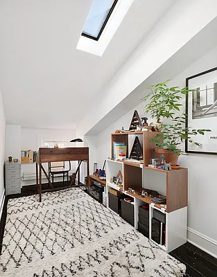 Sold by Compass | media 18