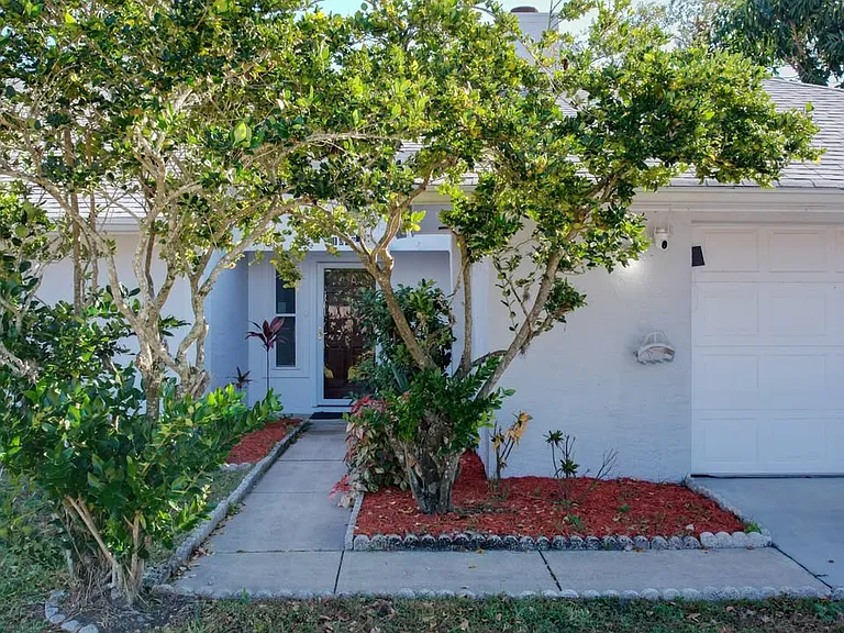 1049 Neely St — Photo 3