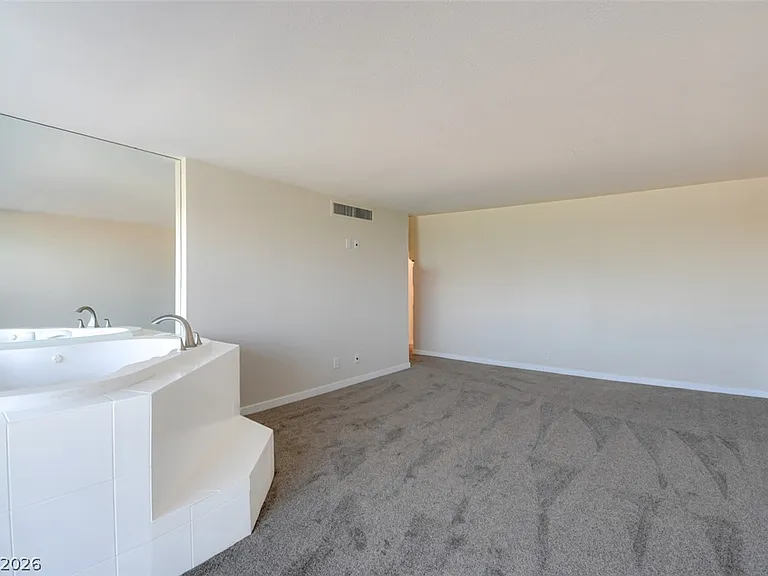 3111 Bel Air Dr #8E — Photo 28