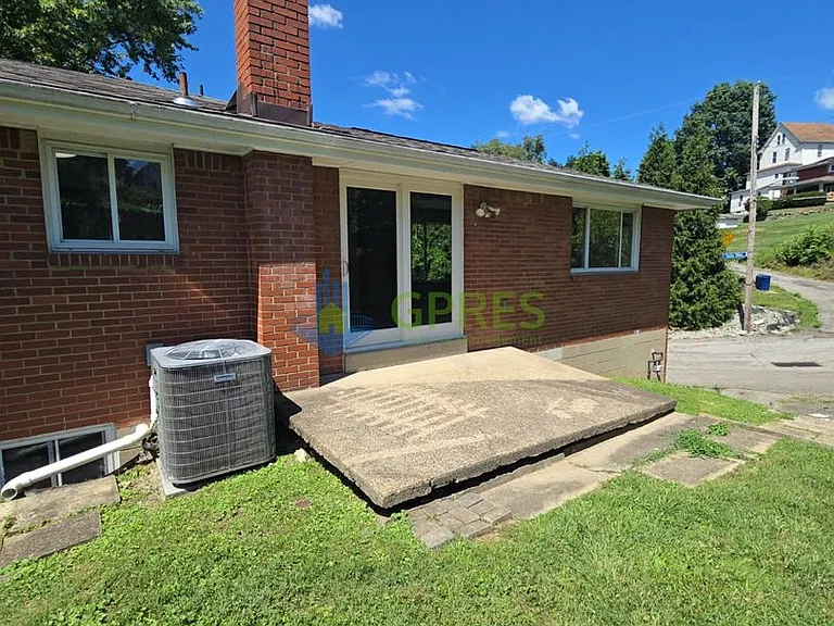 5601 Rodgers St — Photo 2