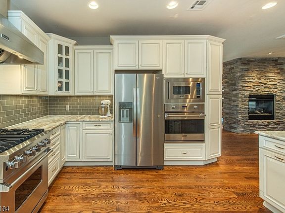 5th image of 7 Dehart Ct