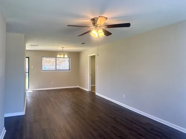 56242 Dewitt St, Irving, TX 75062