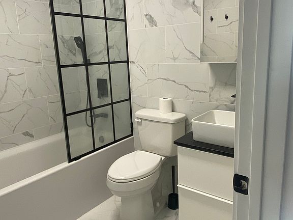 3rd image of 30 W Summit Dr
