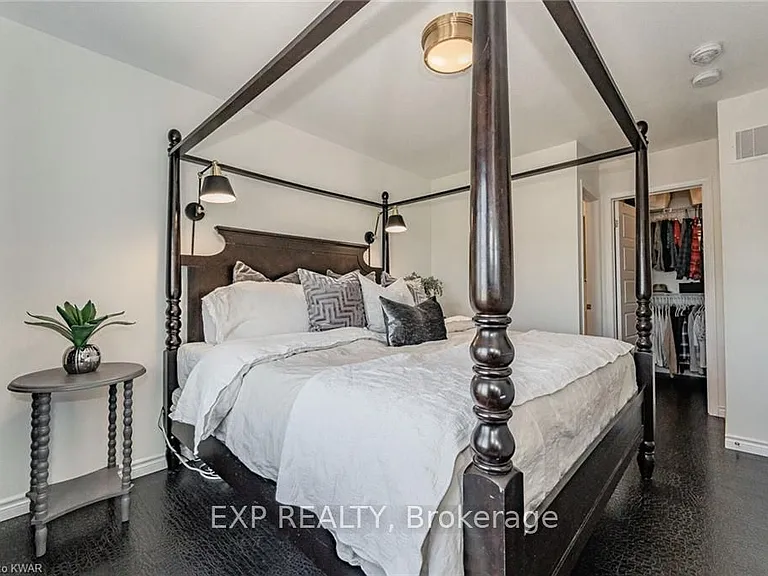 8 Stratus St — Photo 14