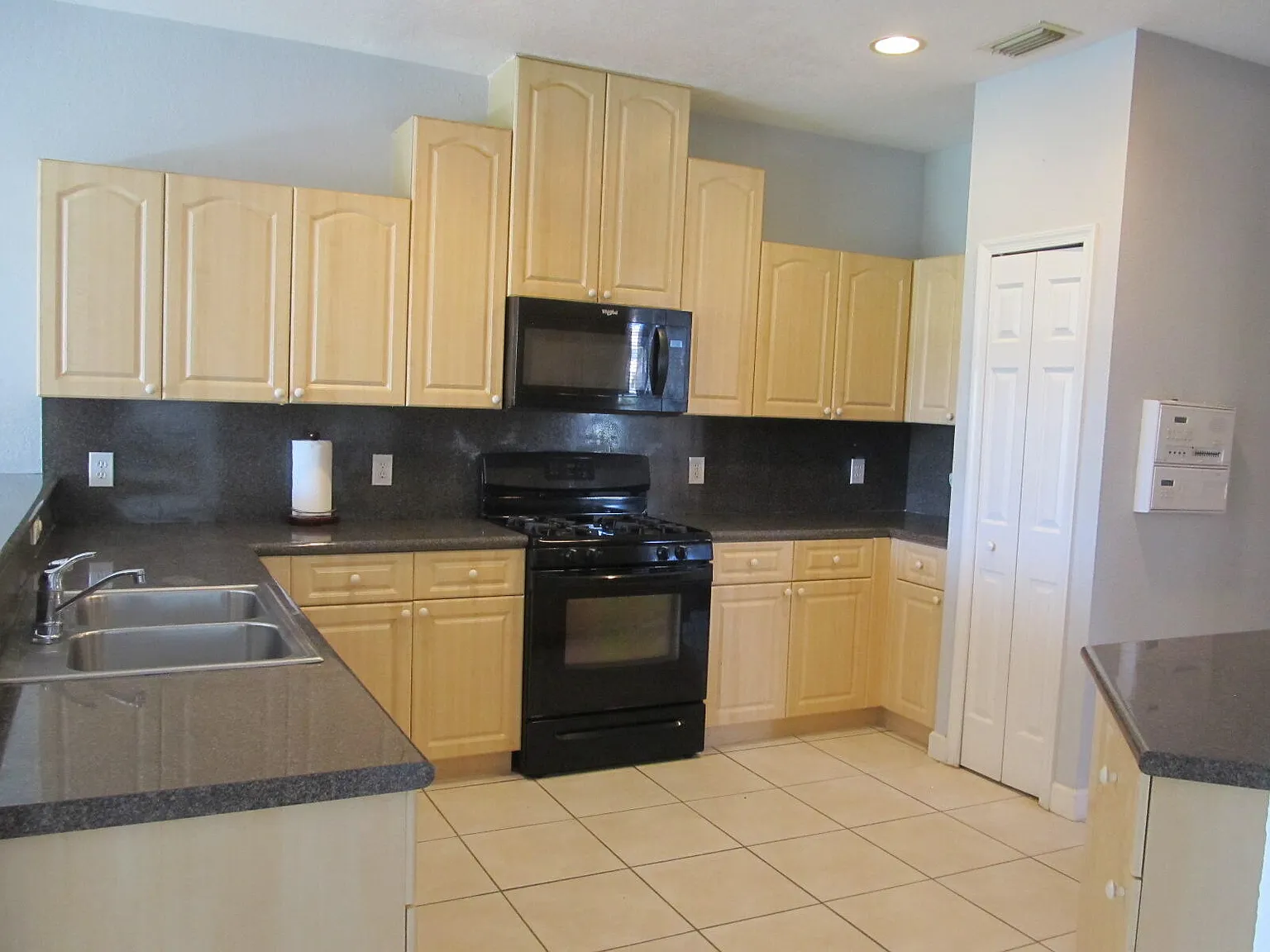 4 bed, 3.5 bath, 3130 sqft, $4,100 — Photo 4