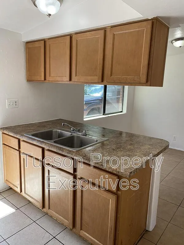 2 bed, 1.0 bath, 650 sqft, $969 — Photo 1