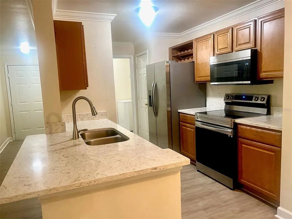 2 bed, 2.0 bath, 1133 sqft, $1,650 — Photo 2