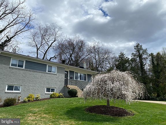 4th image of 5823 Dewey Dr