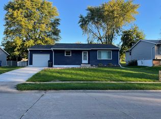 3310 Greenfield Rd, Bettendorf, IA 52722