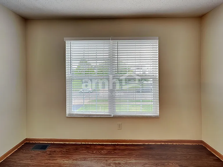 452 Crestmoore Dr — Photo 13