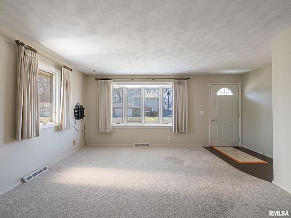5th image of 216 Schramm Dr