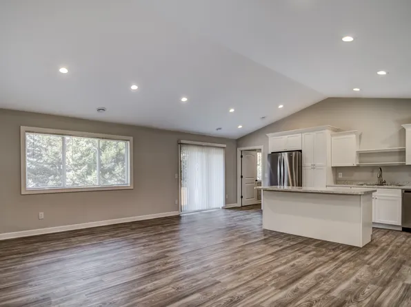 557 140th St #A, New Richmond, WI 54017