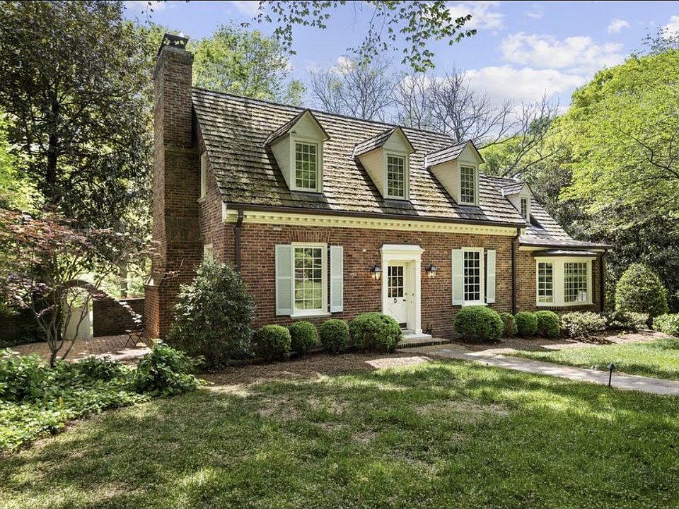 1st image of 123 Clarendon Ave
