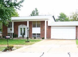 12703 Redfox Ct, Maryland Heights, MO 63043