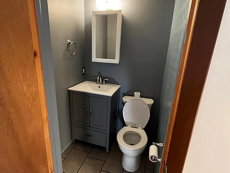 Upstairs 1/2 bath