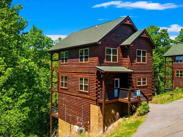 2243 Wingspan Dr, Sevierville, TN 37876