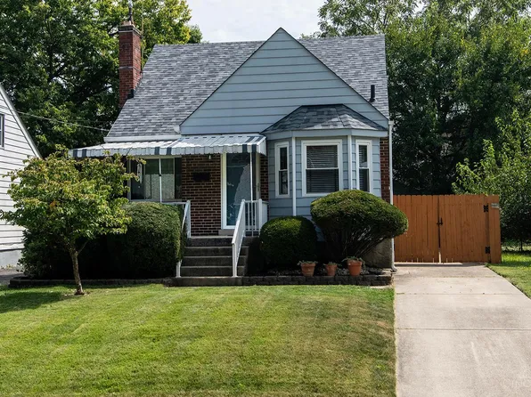 8104 Lake Ave, Cincinnati, OH 45236