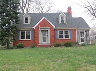 221 Sunset Dr, Belleville, IL