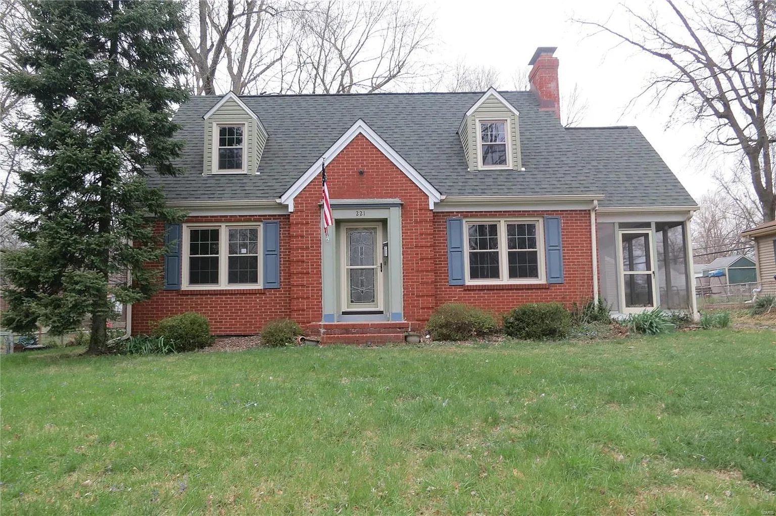 221 Sunset Dr photo 1