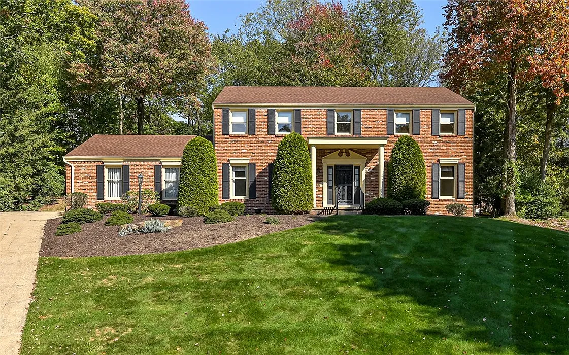 2570 Barnwood Dr photo 1