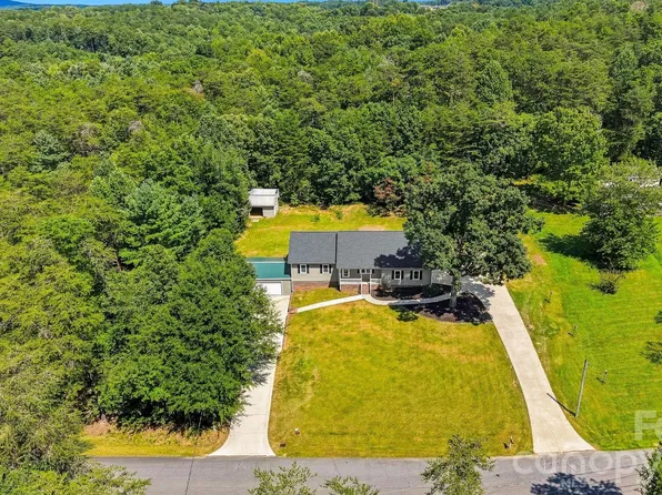 136 Cook Ln, Hickory, NC 28601