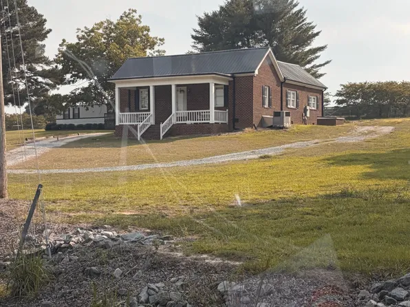 1664 State Highway 96 S, Four Oaks, NC 27524