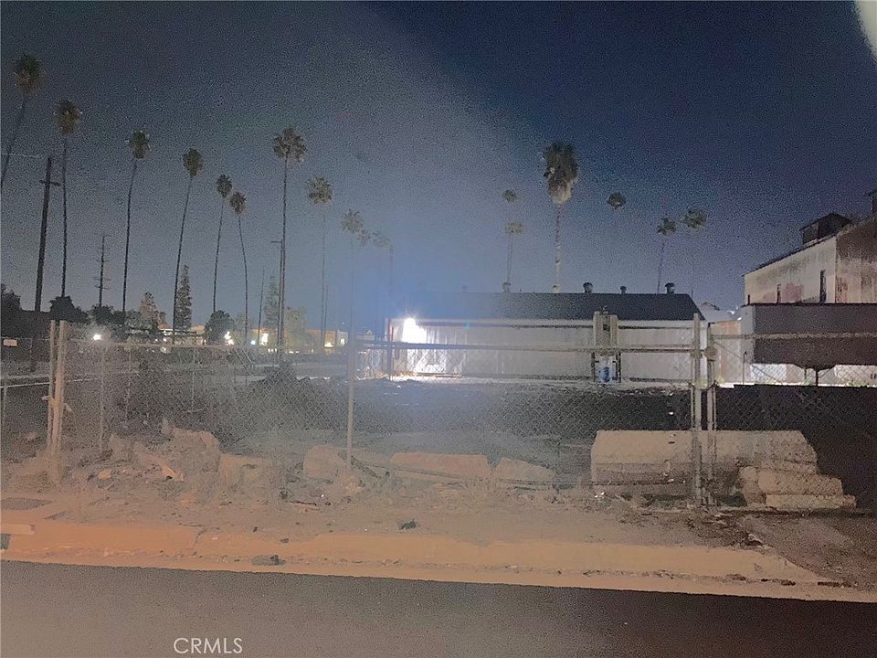 2nd image of 3496 Commerce St #37