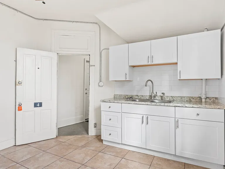 264 N 200 W — Photo 41