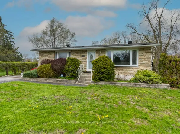 86 Store St, Quinte West, ON K8V 4J2