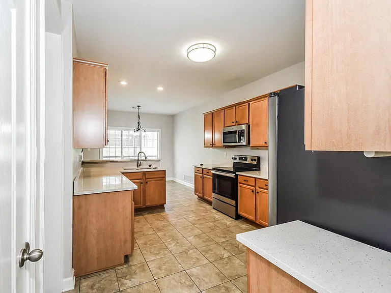 1275 Heritage Lake Dr — Photo 7
