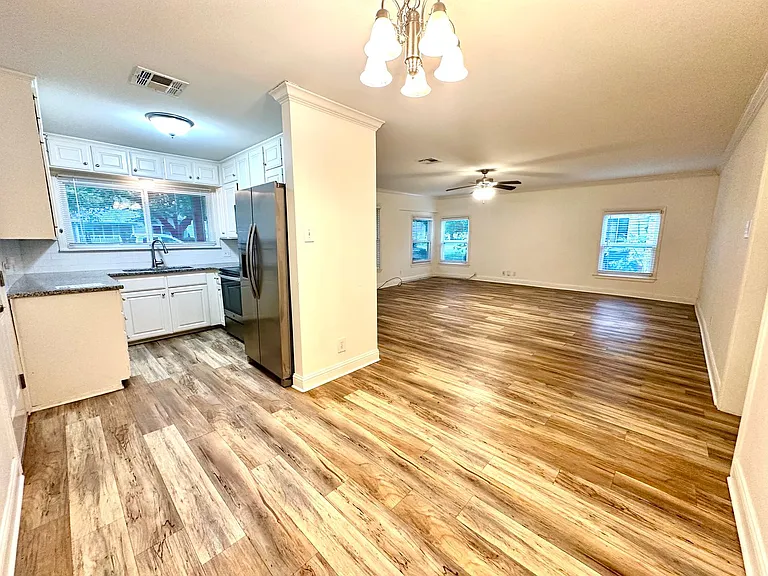 3916 Austin Ave — Photo 4