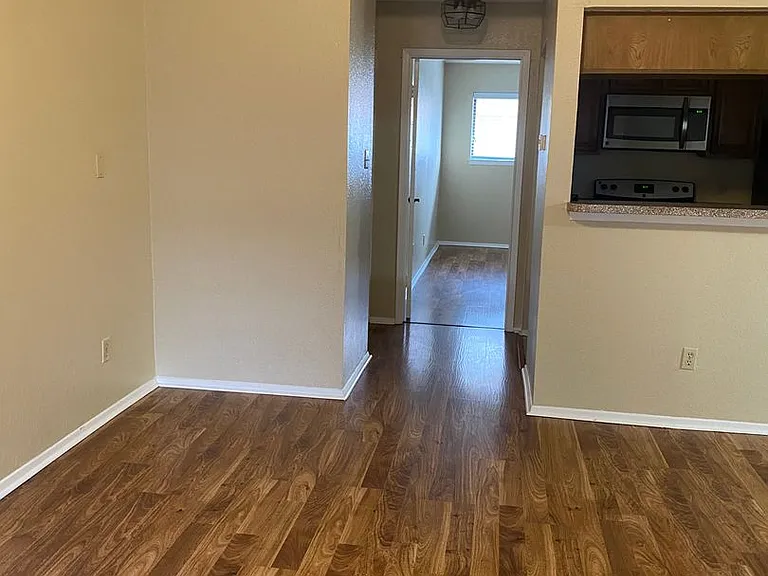 806 W 24th St #308 — Photo 2