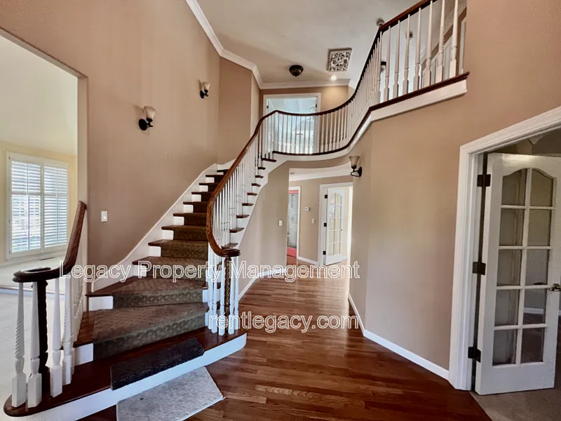 Building Photo - 2552 Cotswold Hill Dr