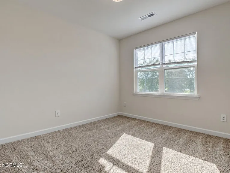 109 Easton Dr — Photo 22