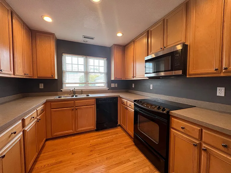 3705 Pendleton Ave — Photo 14