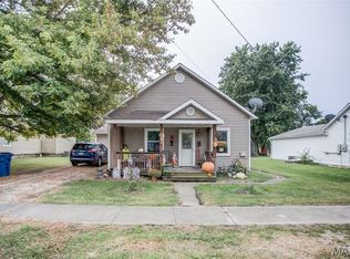 309 Pine St, Carrollton, IL 62016