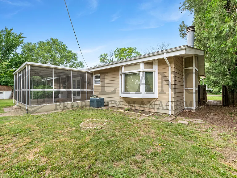 614 N Brownthrush Ln — Photo 4