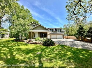 511 McArthur River Dr, Eaton Rapids, MI 48827