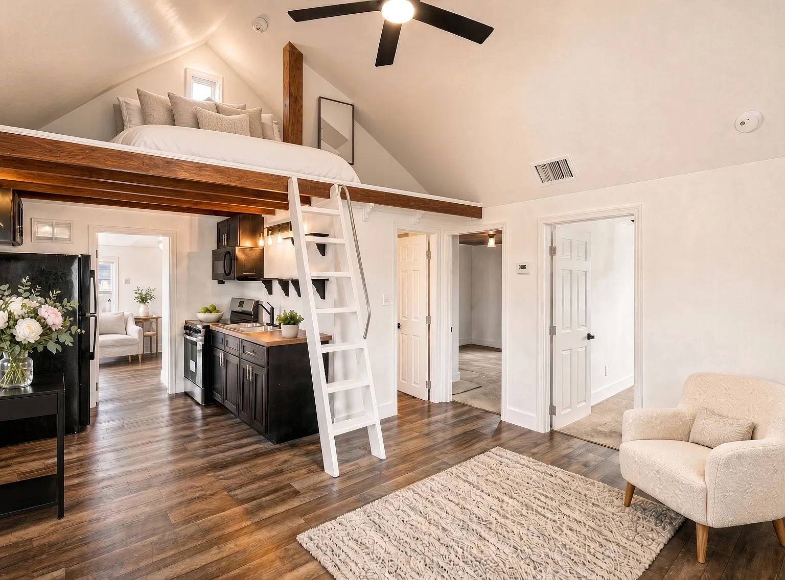 3 bed, 1000 sqft, $4,599 — Photo 4