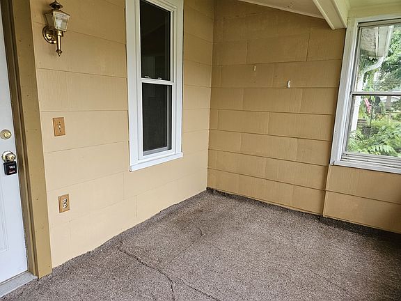 2nd image of 302 E Park St